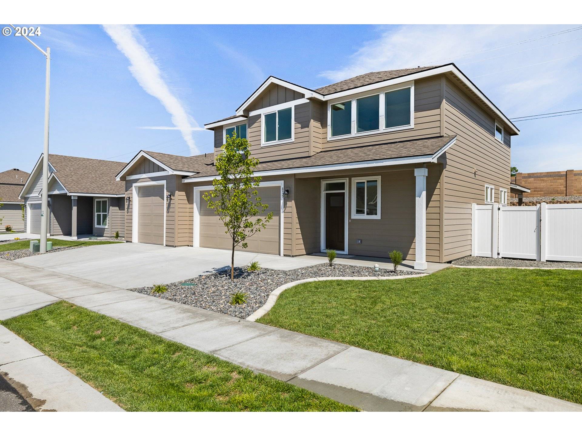 Hermiston, OR 97838,875 E AUTUMN AVE