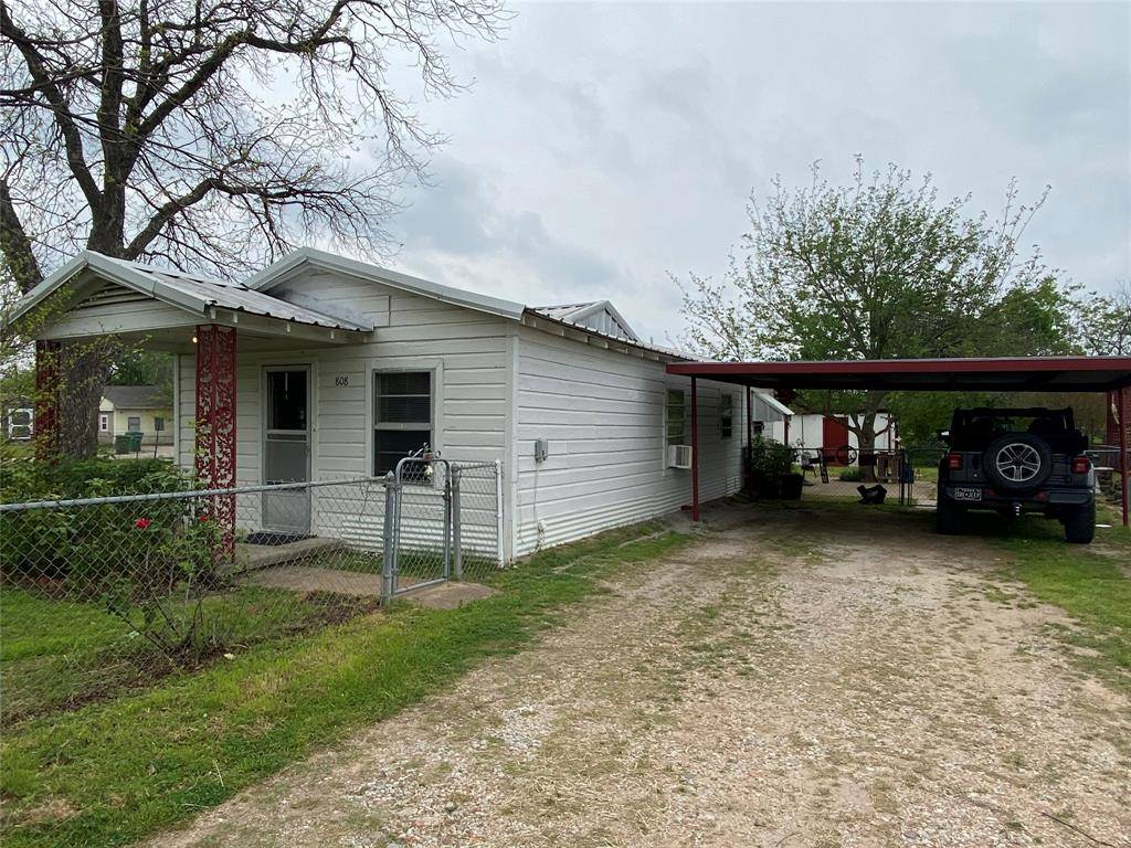 Mineral Wells, TX 76067,808 SE 8 1/2 Street