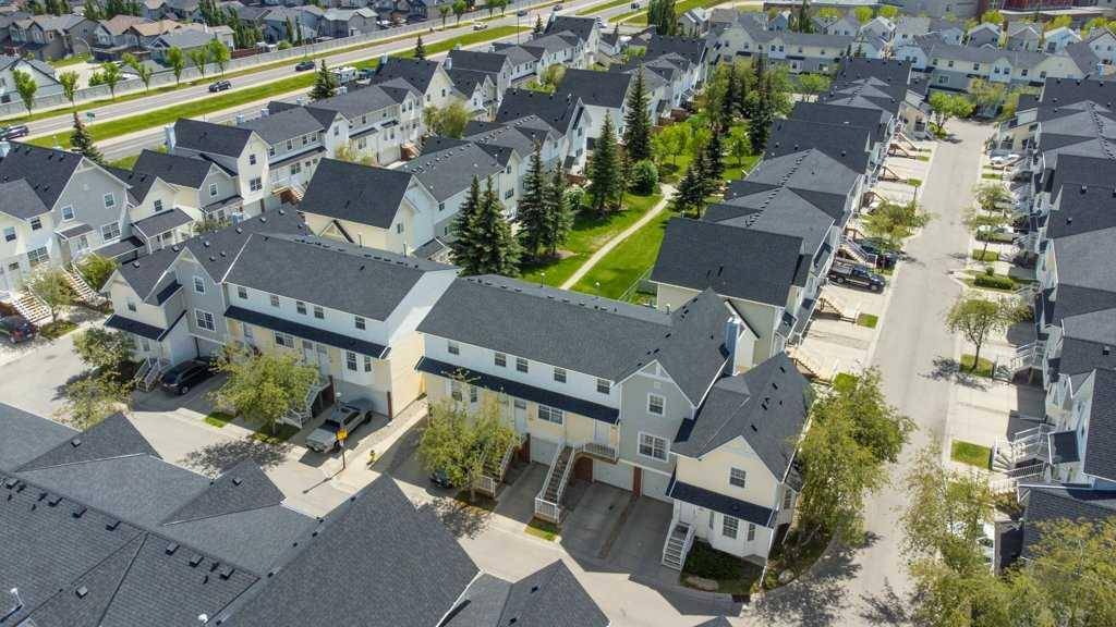 Calgary, AB T2Z 3Y1,193 Prestwick Acres LN SE