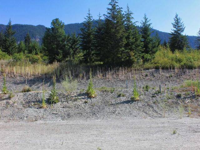 South Shuswap, BC V0E 2X1,2 3648 BRAELYN ROAD