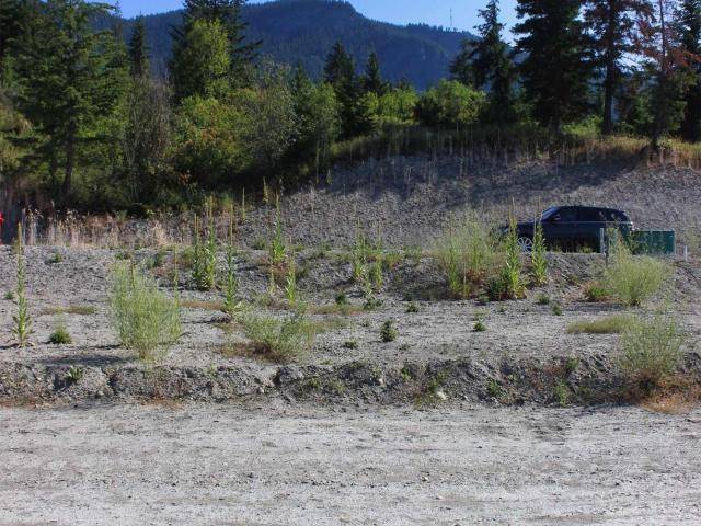 South Shuswap, BC V0E 2X1,5 3648 BRAELYN ROAD