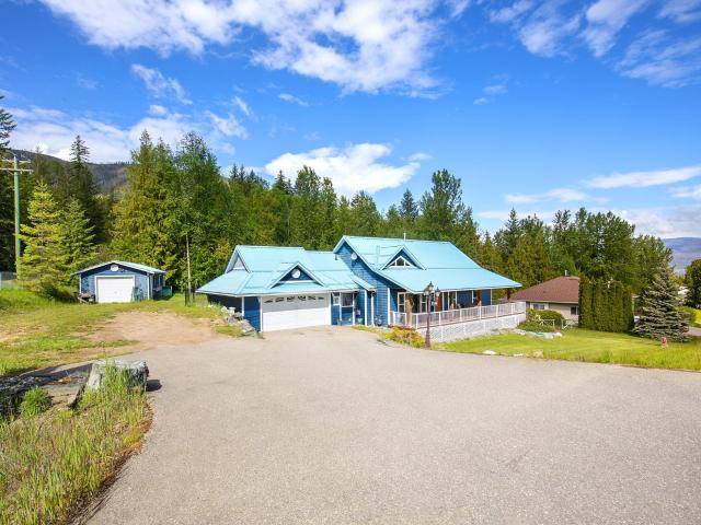 South Shuswap, BC V0E 2W1,2104 COUNTRY WOODS ROAD