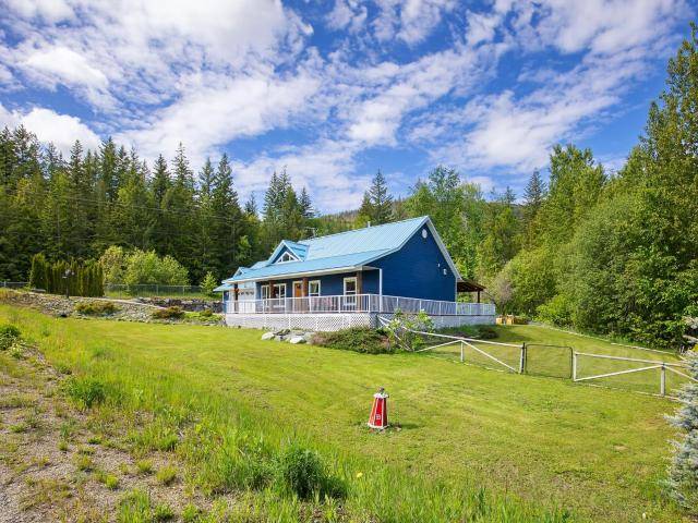 South Shuswap, BC V0E 2W1,2104 COUNTRY WOODS ROAD