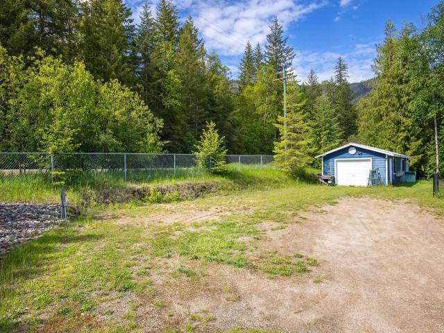 South Shuswap, BC V0E 2W1,2104 COUNTRY WOODS ROAD