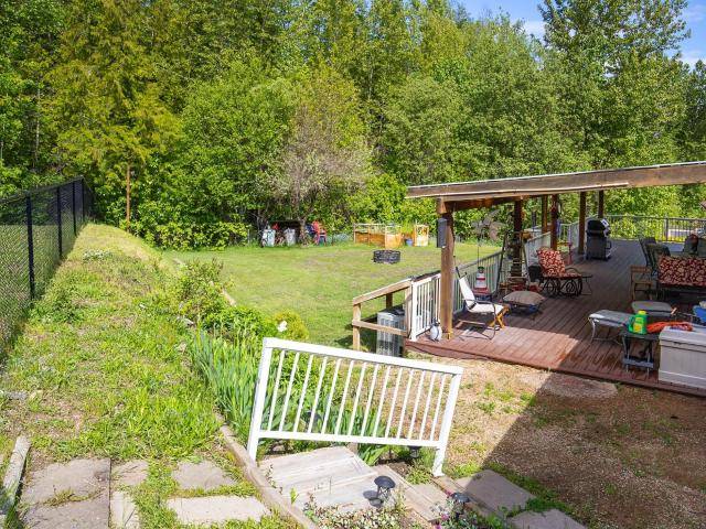 South Shuswap, BC V0E 2W1,2104 COUNTRY WOODS ROAD