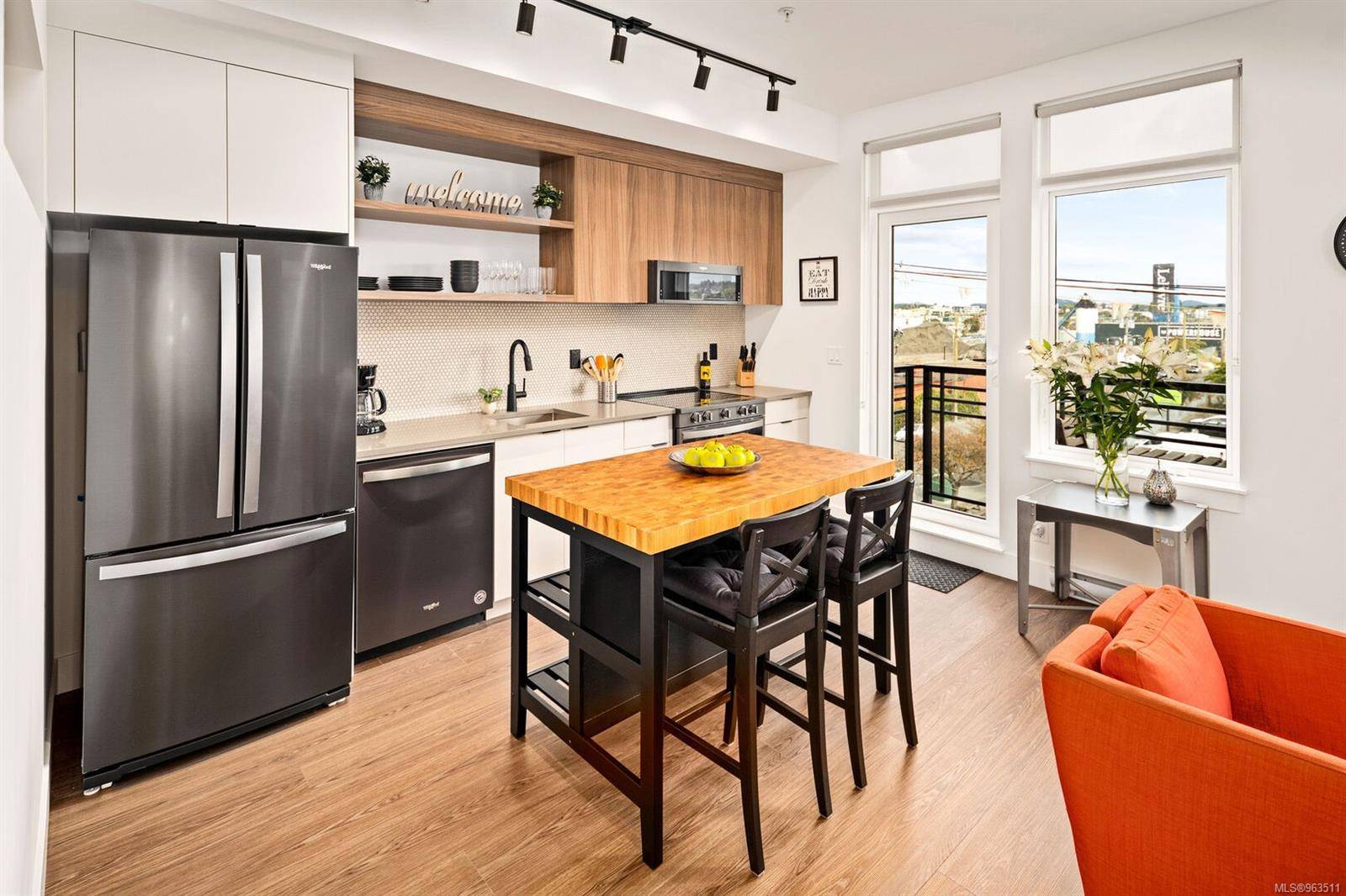 Victoria, BC V8T 0C8,515 Chatham St #403