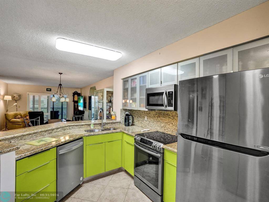 Pompano Beach, FL 33069,2221 Cypress Island Dr  #403