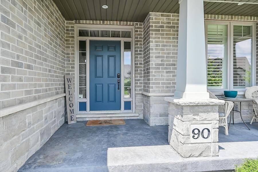 90 Anastasia Boulevard, Smithville, ON L0R 2A0