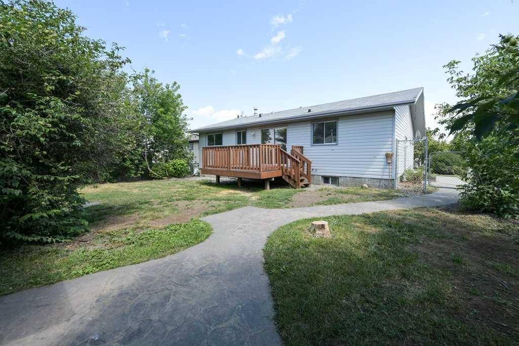 Sylvan Lake, AB T4S 1H9,2 Meadowview Close