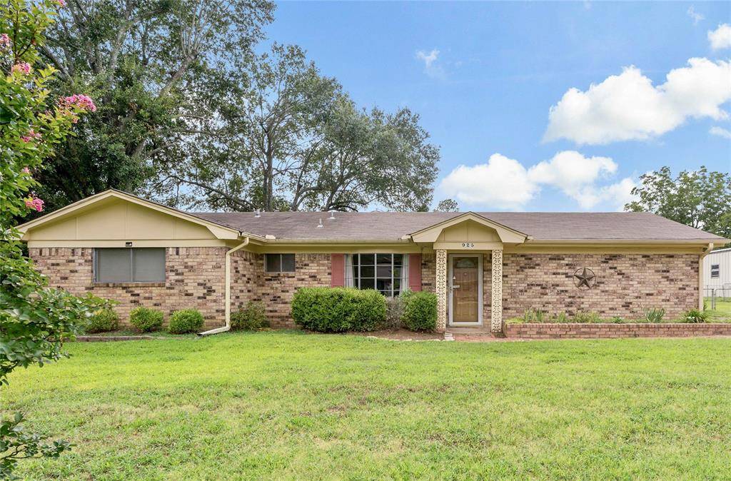 Paris, TX 75462,925 MEADOWLARK Drive