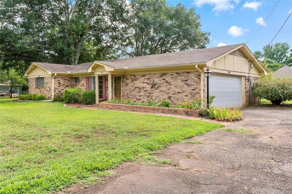 Paris, TX 75462,925 MEADOWLARK Drive