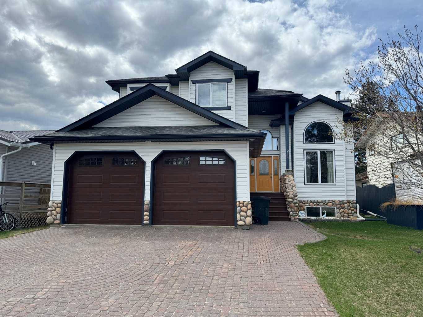 Slave Lake, AB T0G 2A2,332 4 ST NE