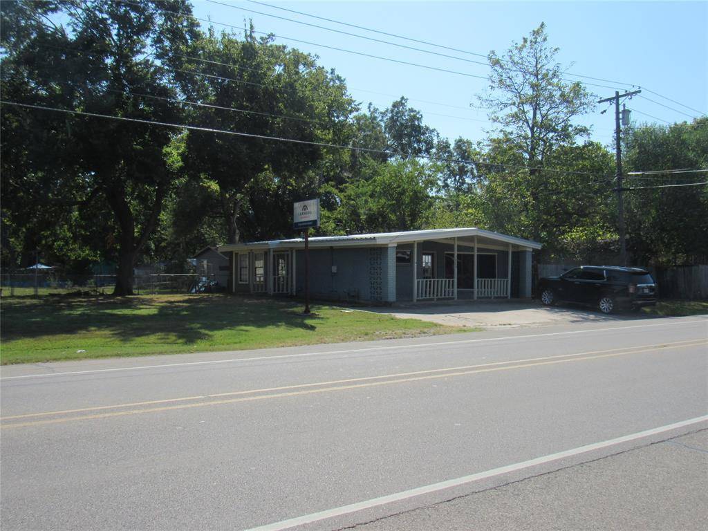 Bonham, TX 75418,1802 N Center Street