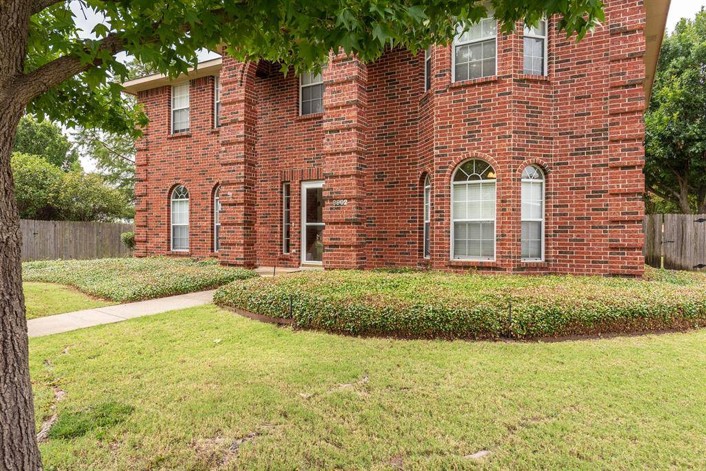 Rowlett, TX 75089,8902 Chimneywood Drive