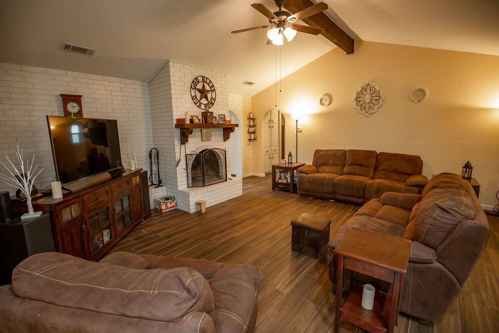 Burleson, TX 76028,11209 Smallwood Drive