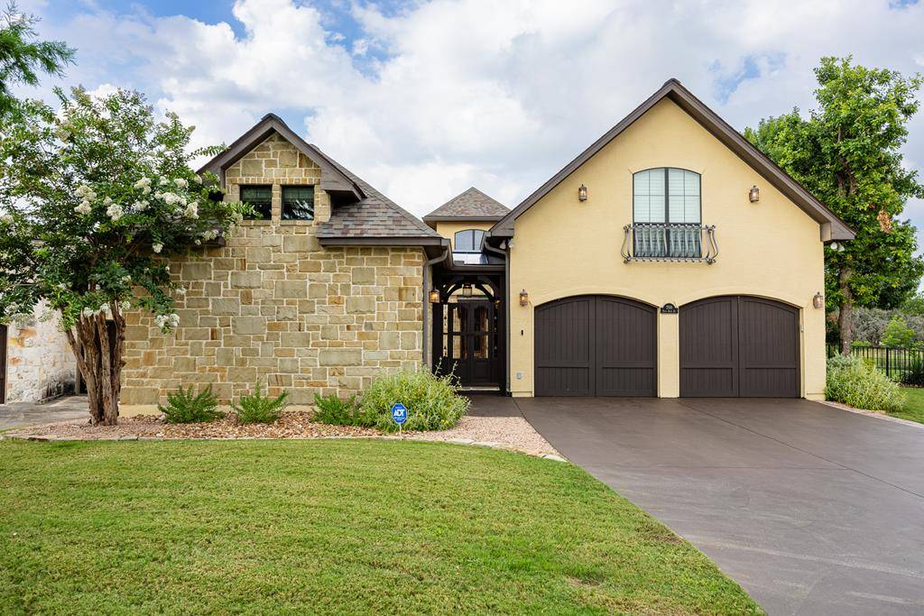 Kerrville, TX 78028,2916 Rock Barn Dr