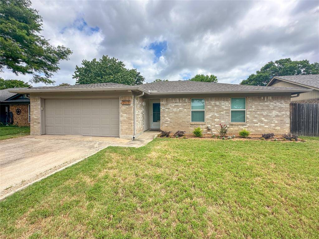 Bedford, TX 76021,717 Mountain Laurel Lane