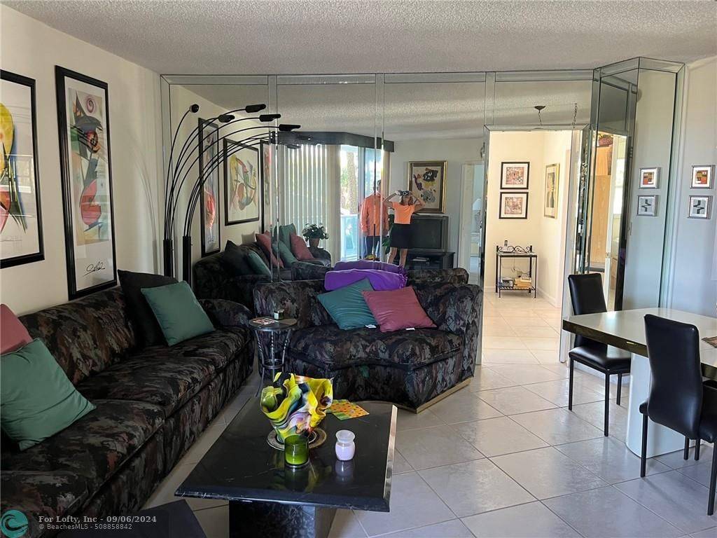 Deerfield Beach, FL 33441,333 NE 21st Ave  #304