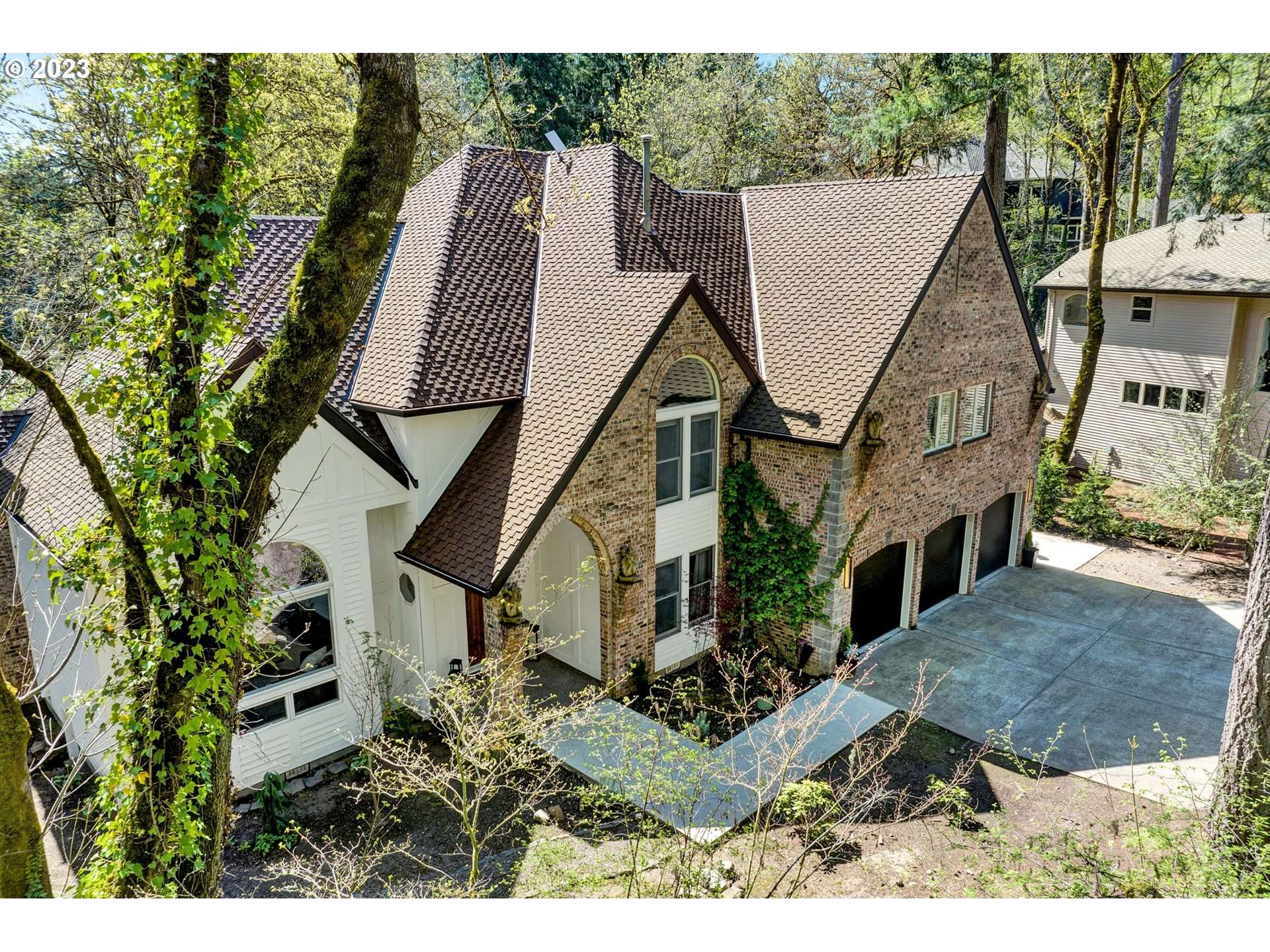 Lake Oswego, OR 97034,15203 LILY BAY CT