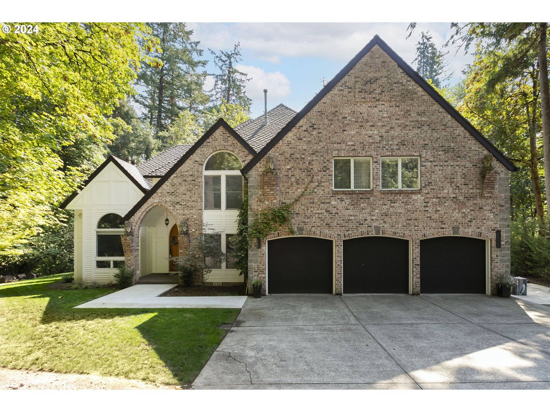 Lake Oswego, OR 97034,15203 LILY BAY CT