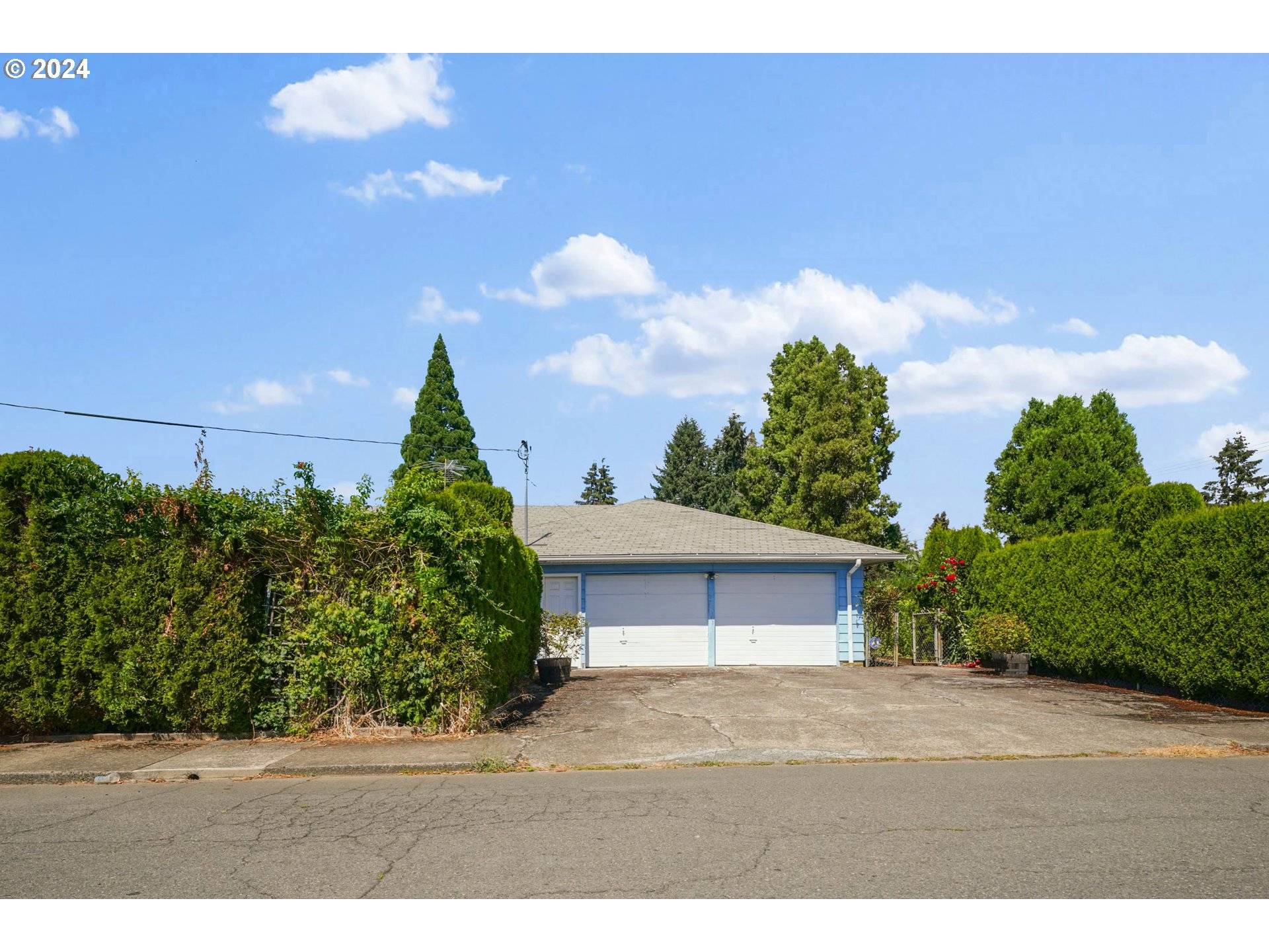 Salem, OR 97301,698 Meadowlawn DR SE