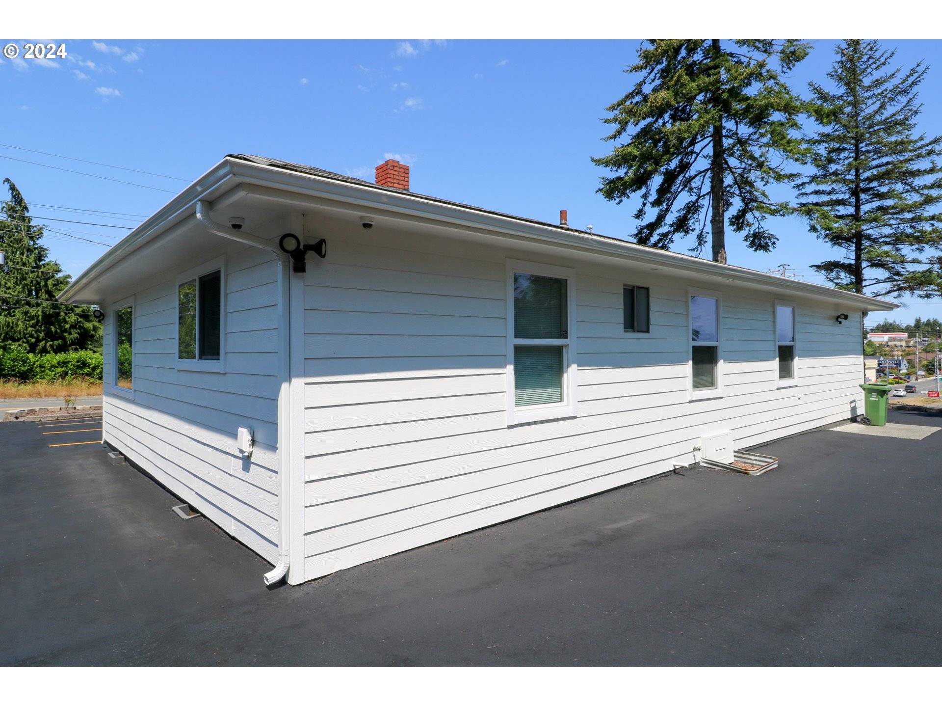 Coos Bay, OR 97420,2590 WOODLAND DR