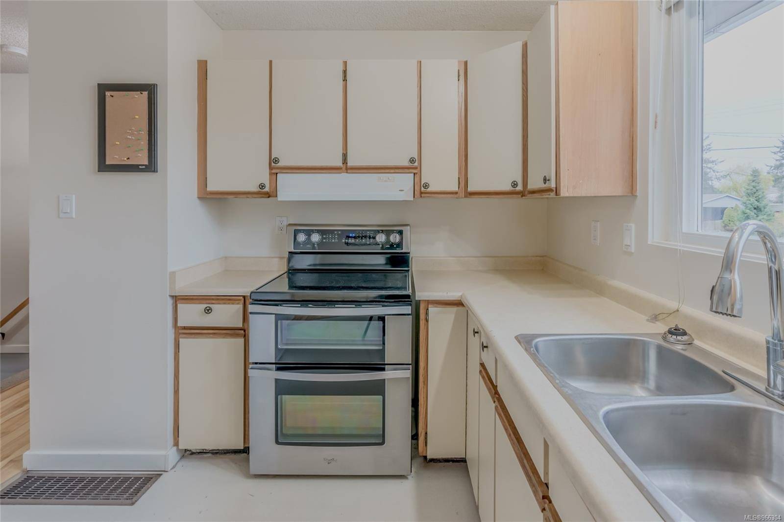 Nanaimo, BC V9R 4J6,722 Connaught Ave