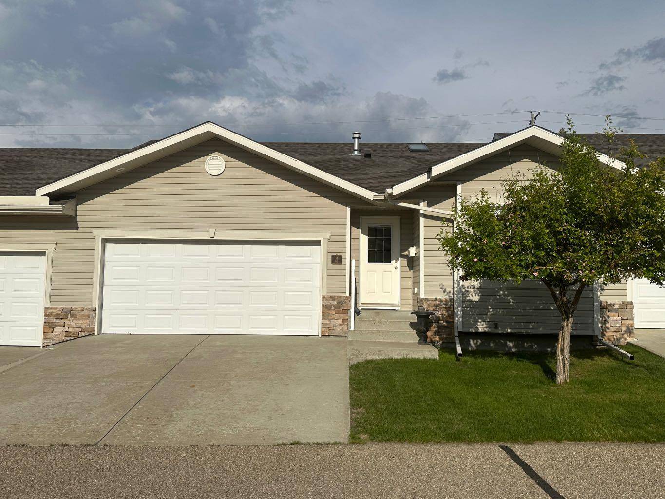 Red Deer, AB T4P 2R9,51 Carpenter ST #4