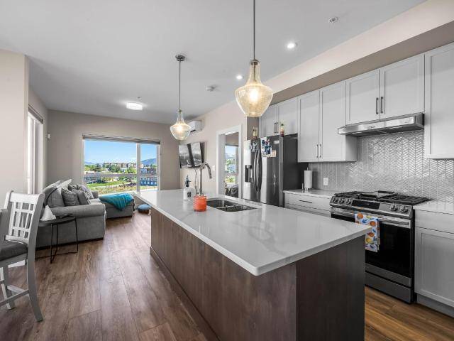 202 875 UNIVERSITY DRIVE, Kamloops, BC V2C 0J8