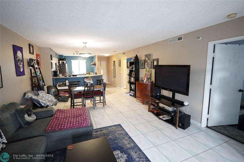 Pompano Beach, FL 33069,2334 S Cypress Bend Dr  #203