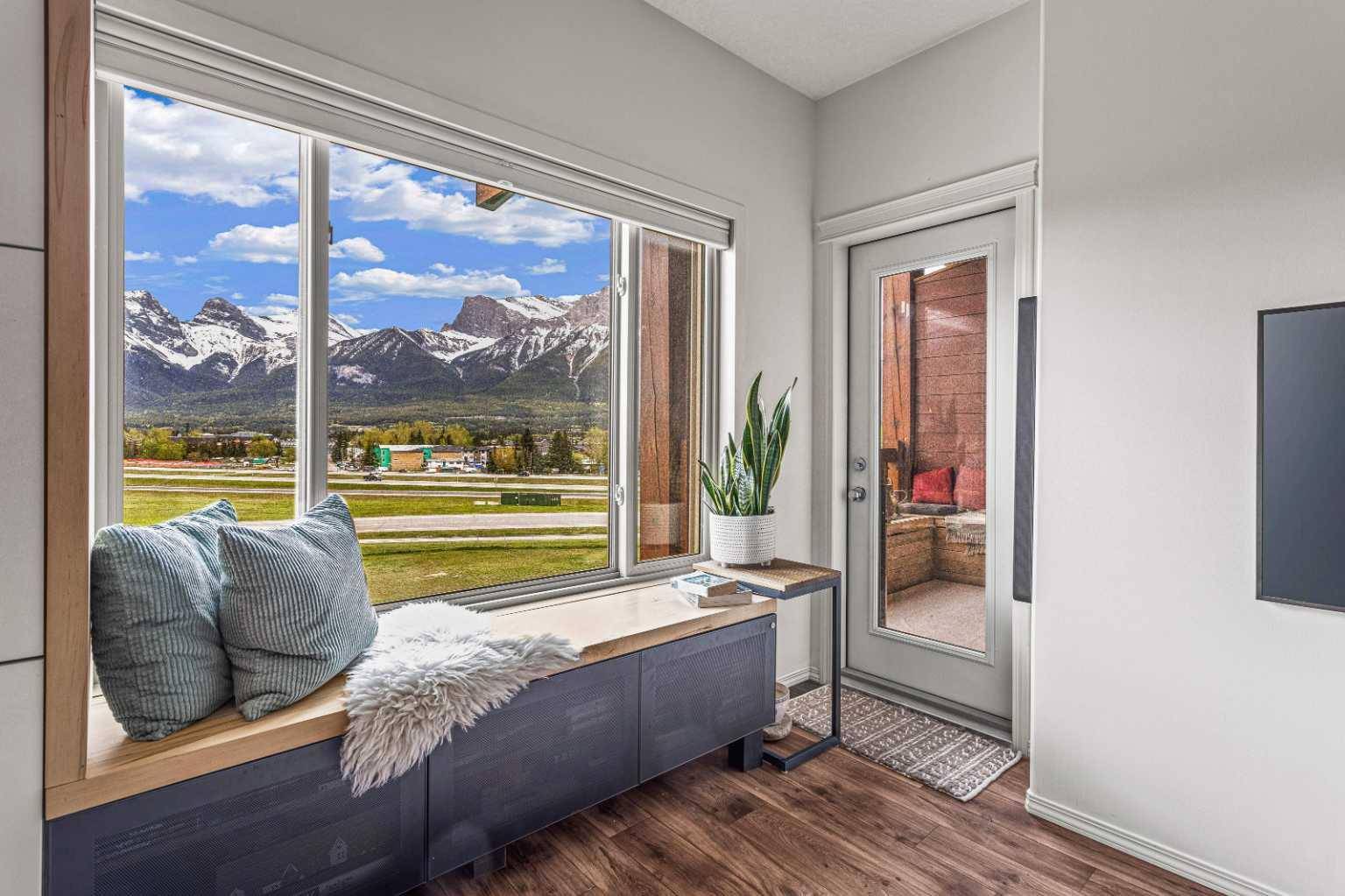 Canmore, AB T1W 0H5,300 Palliser #403