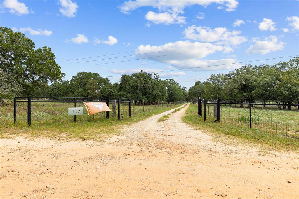 La Vernia, TX 78121,332/336 Polly Lane