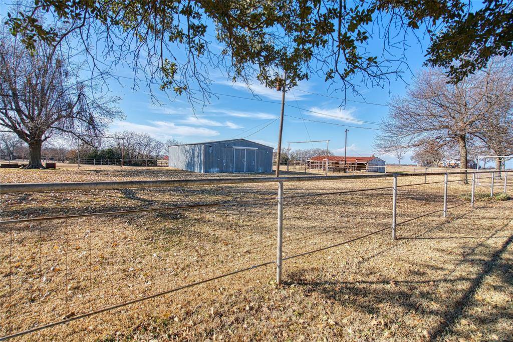 Wolfe City, TX 75496,104 W Warren Street