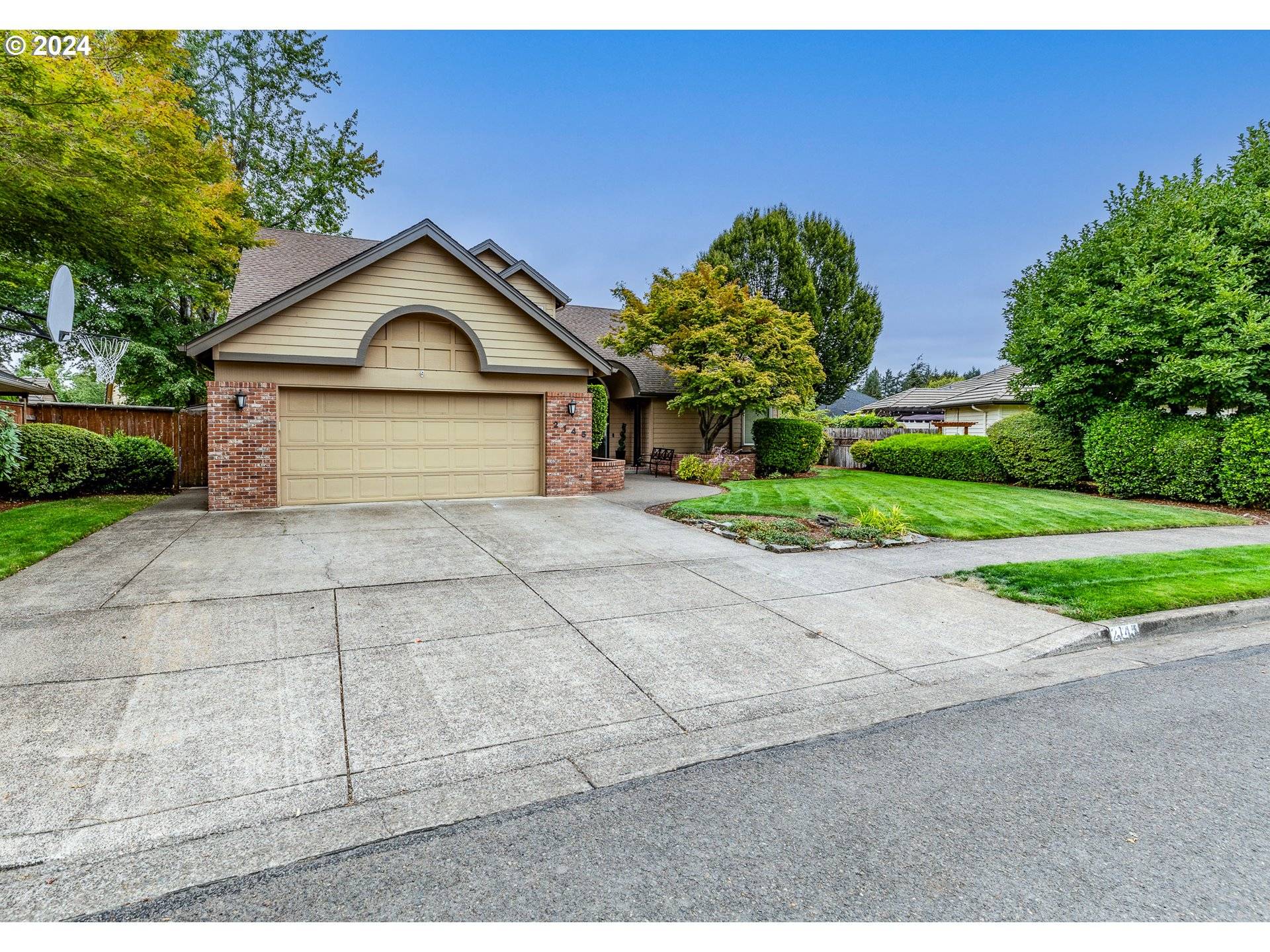 Eugene, OR 97401,2145 RIDGEWAY DR