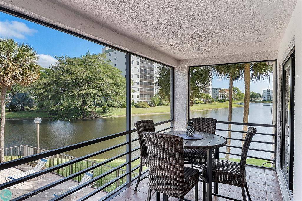 Pompano Beach, FL 33069,2309 S Cypress Bend Dr  #211D