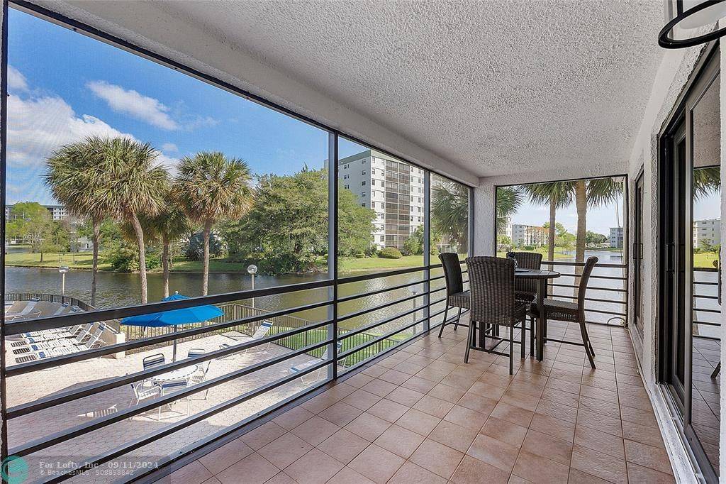 Pompano Beach, FL 33069,2309 S Cypress Bend Dr  #211D