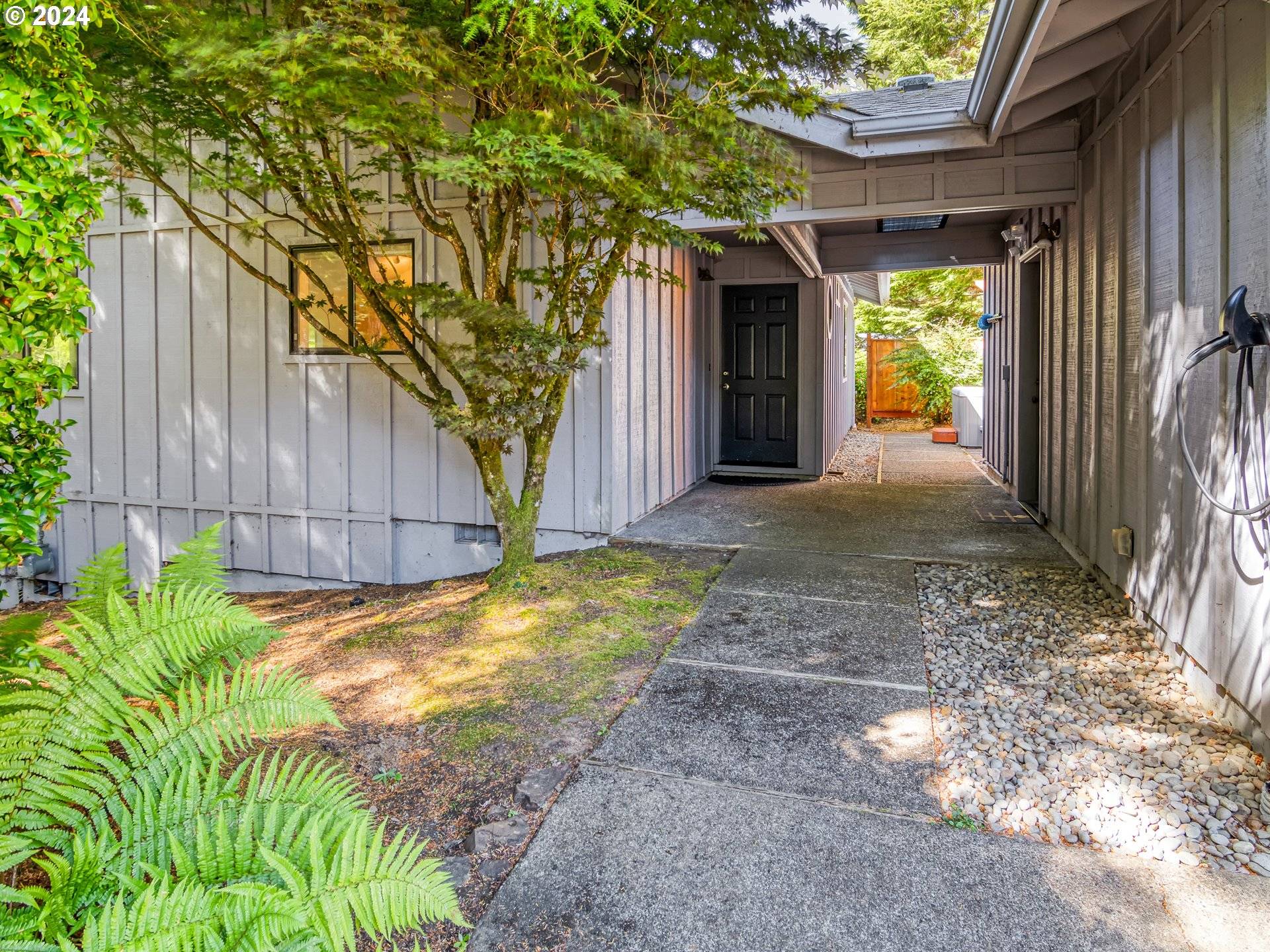 Gleneden Beach, OR 97388,460 SALISHAN HILLS DR