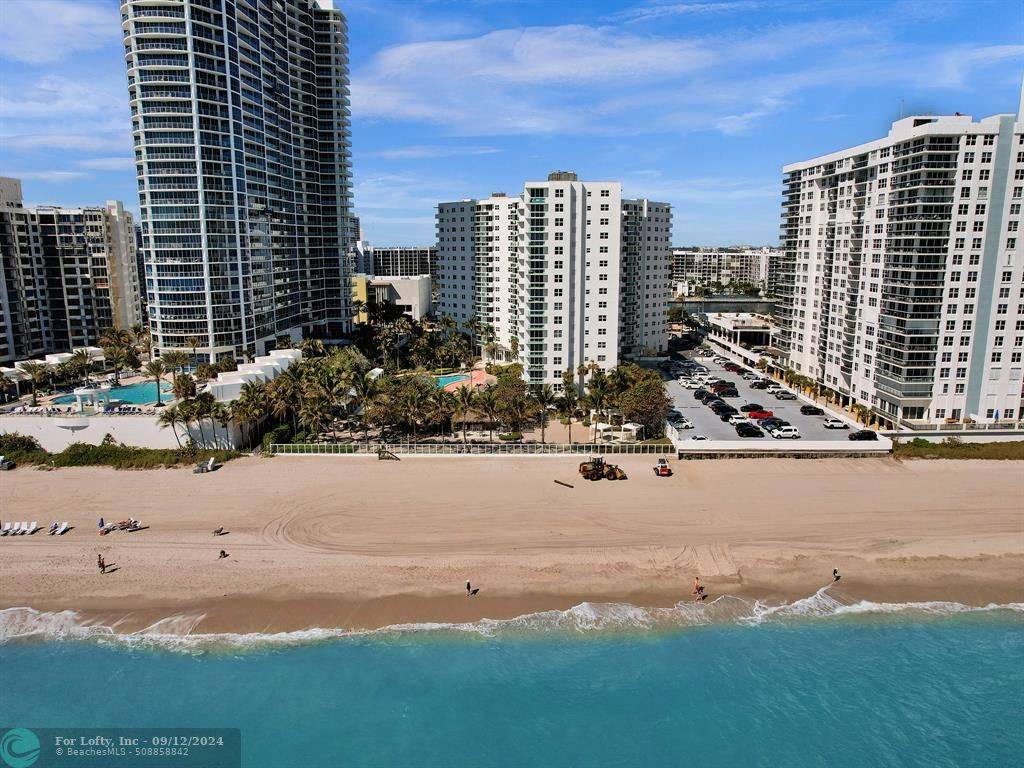 Hollywood, FL 33019,3001 S Ocean Dr  #1639