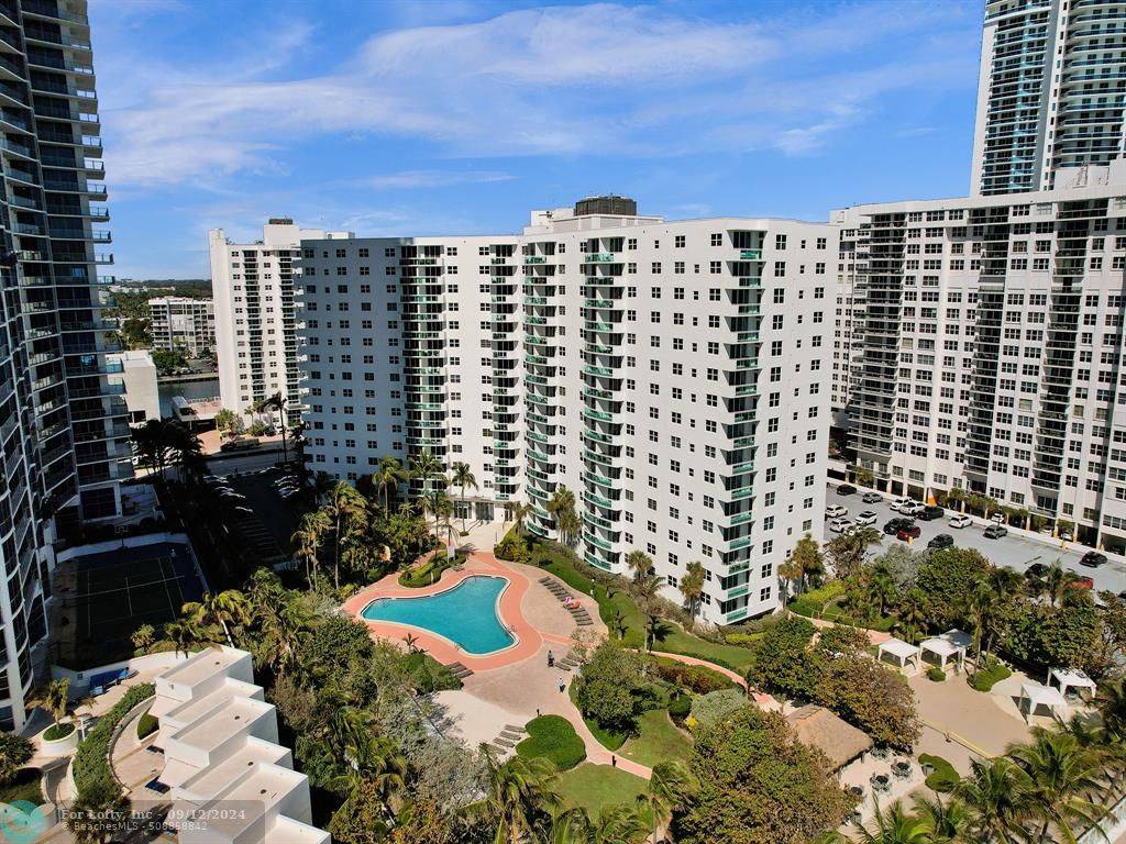 Hollywood, FL 33019,3001 S Ocean Dr  #1639