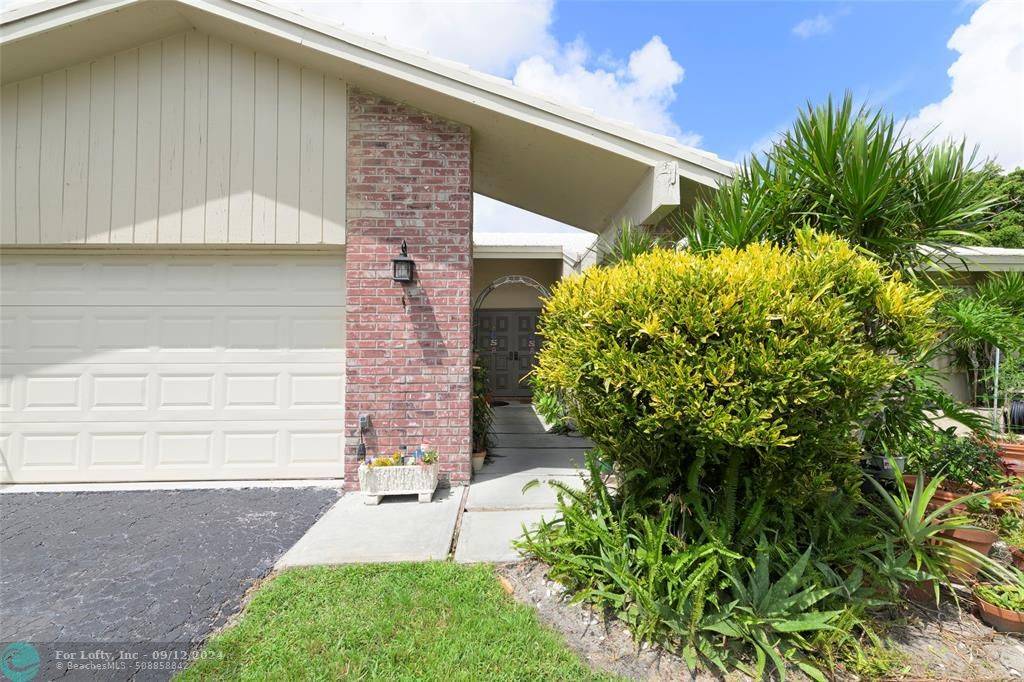 Boca Raton, FL 33433,22349 Treetop Cir