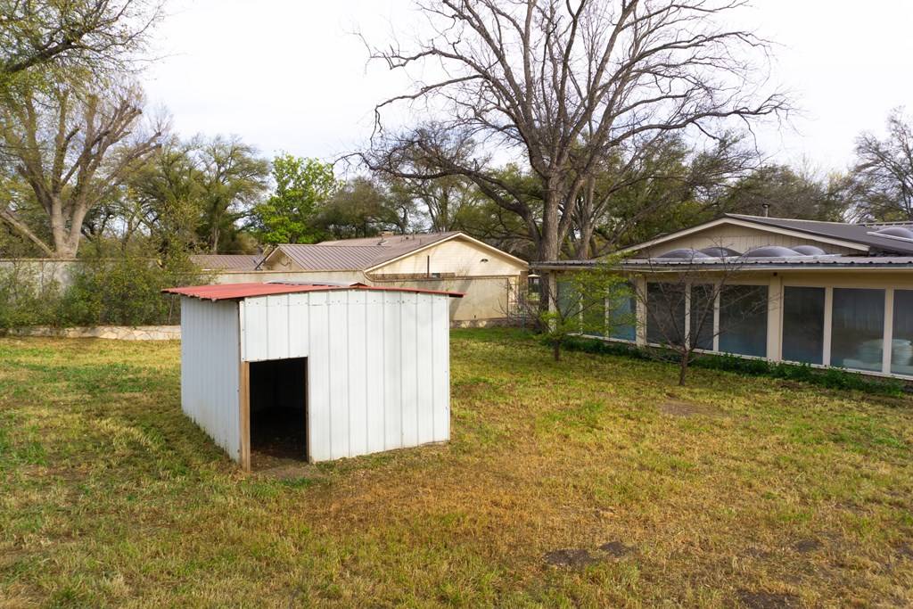 Sonora, TX 76950,107 Manor St