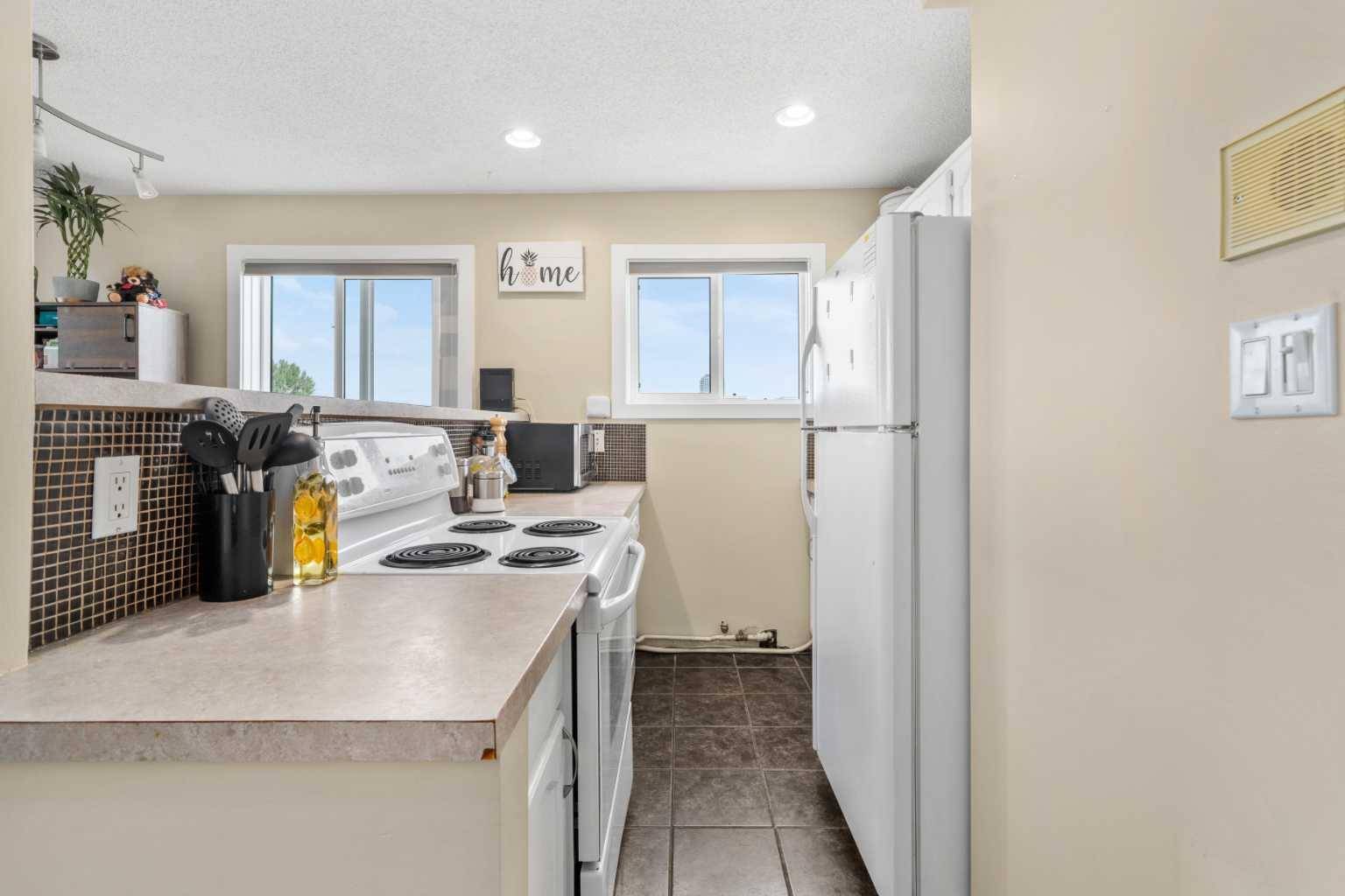 Calgary, AB T2T 3W7,1817 14A ST SW #308