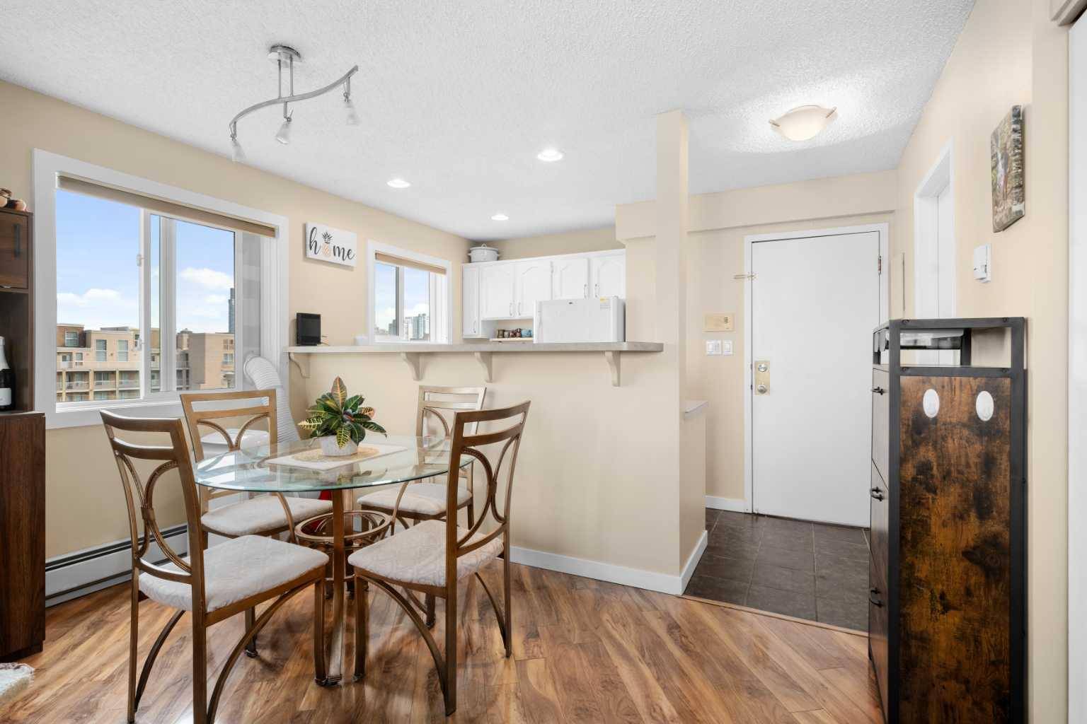 Calgary, AB T2T 3W7,1817 14A ST SW #308