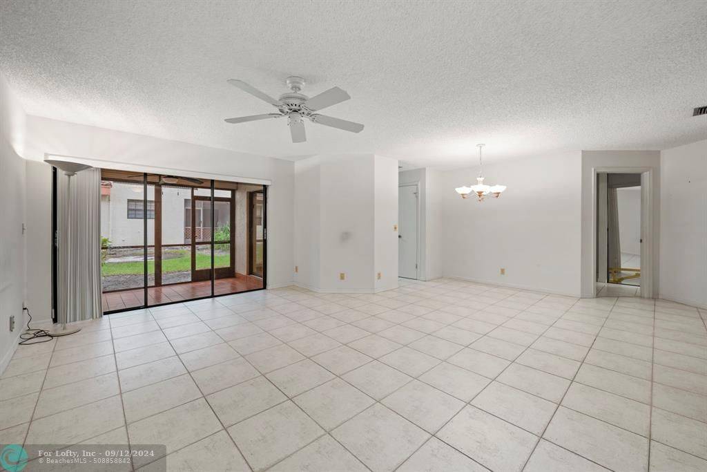 Hollywood, FL 33021,3351 Emerald Oaks Dr  #103