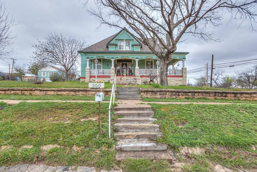 Ballinger, TX 76821,300 N 6th St