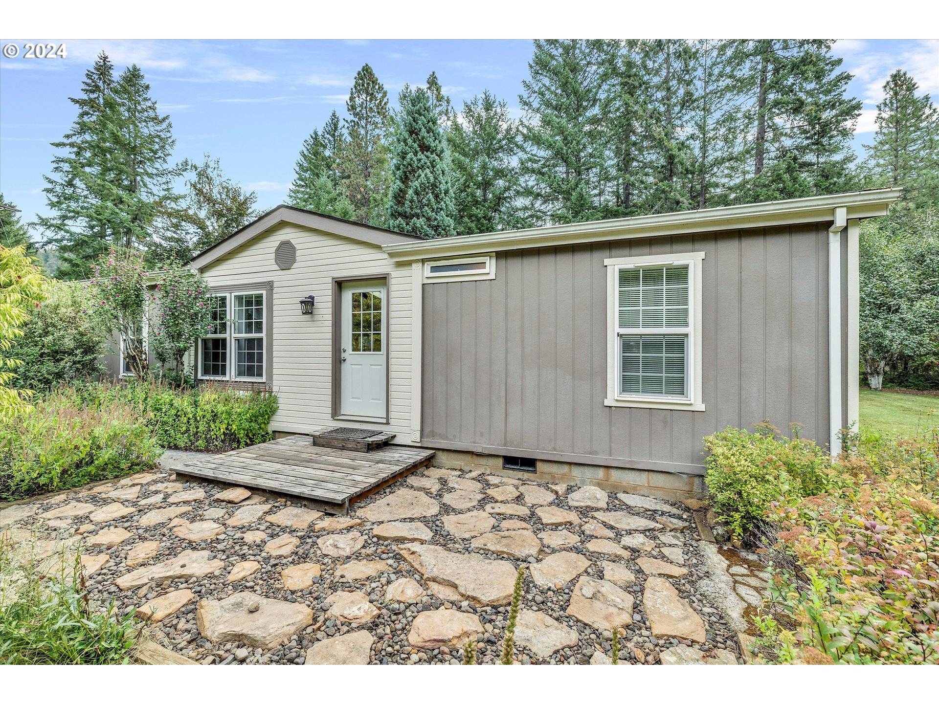 White Salmon, WA 98672,14 FIR TREE RD