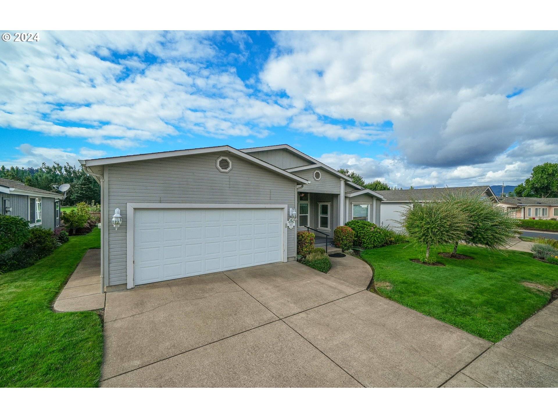 Cottage Grove, OR 97424,109 VILLAGE DR