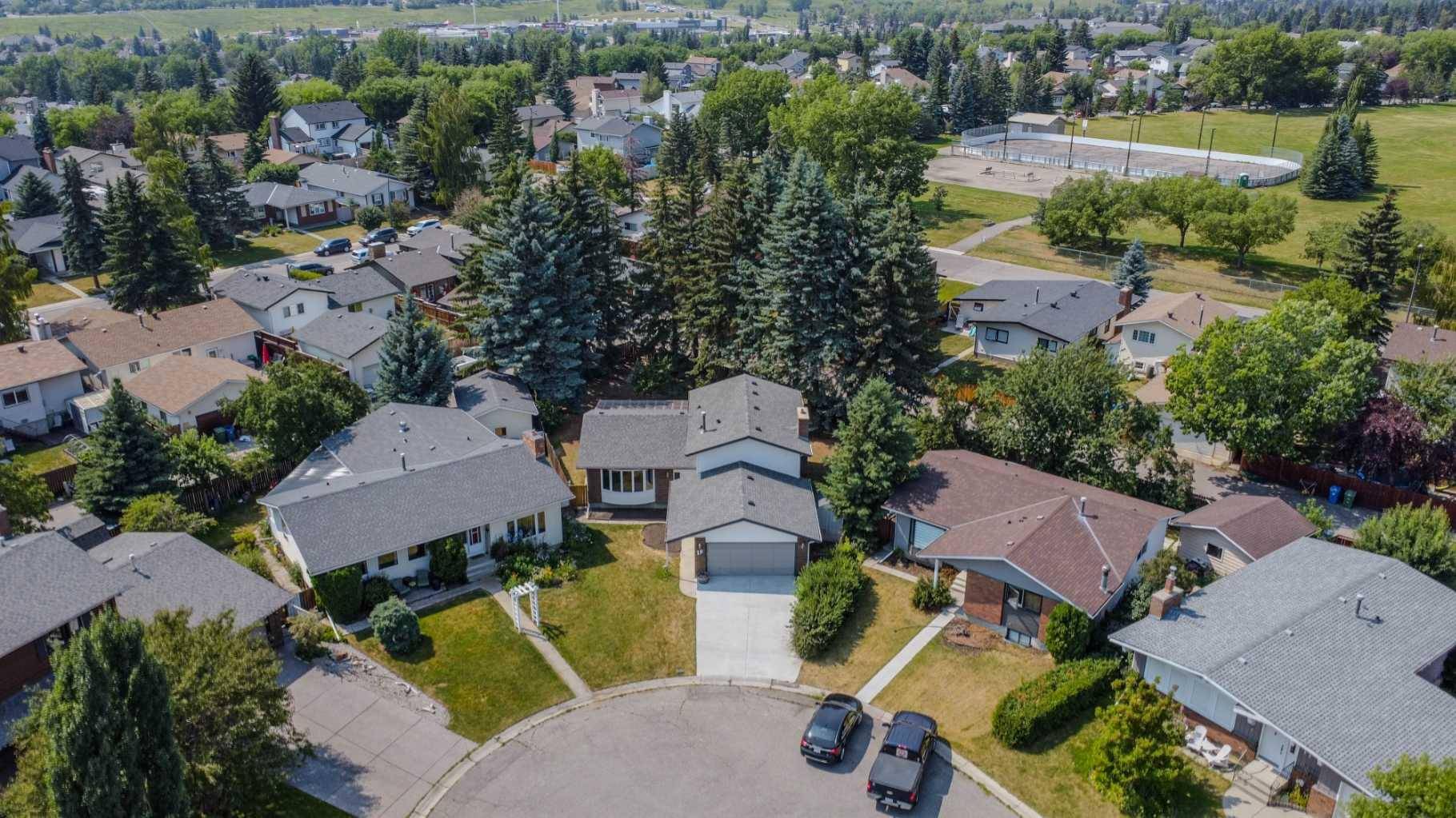 Calgary, AB T2J5P5,19 Deermont PL SE