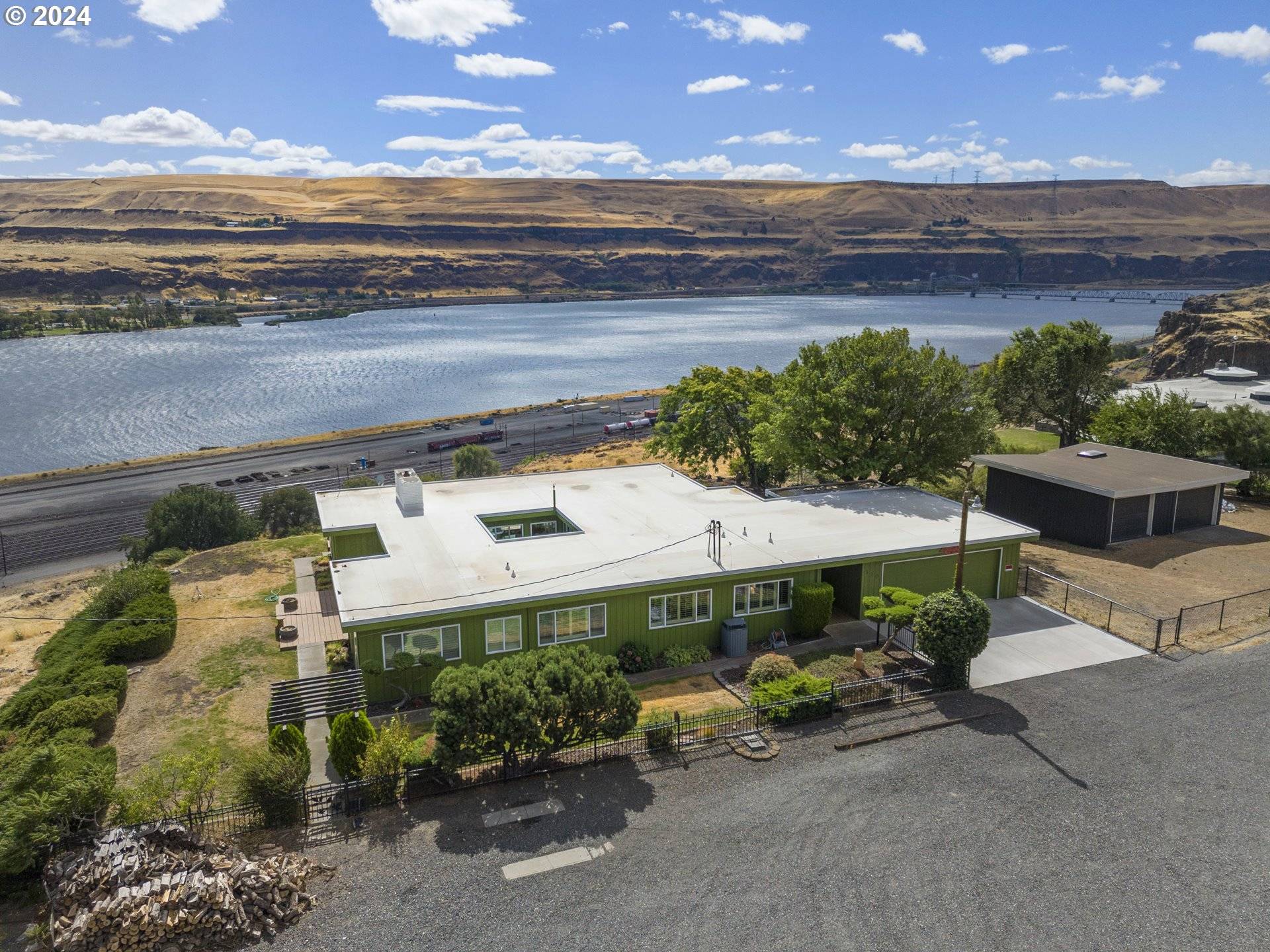 Wishram, WA 98673,310 RAVENS ROOST ST