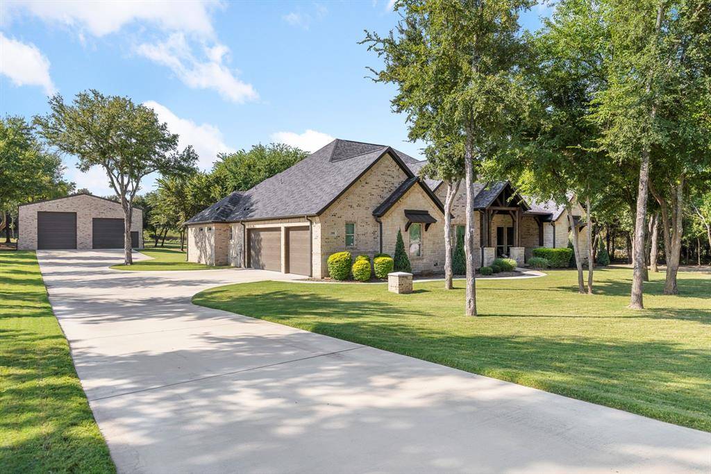 Azle, TX 76020,208 Deer Glade Court